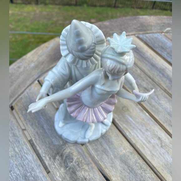 Vintage hand painted porcelain figurine of ballerina with clown - Picture 6 of 8